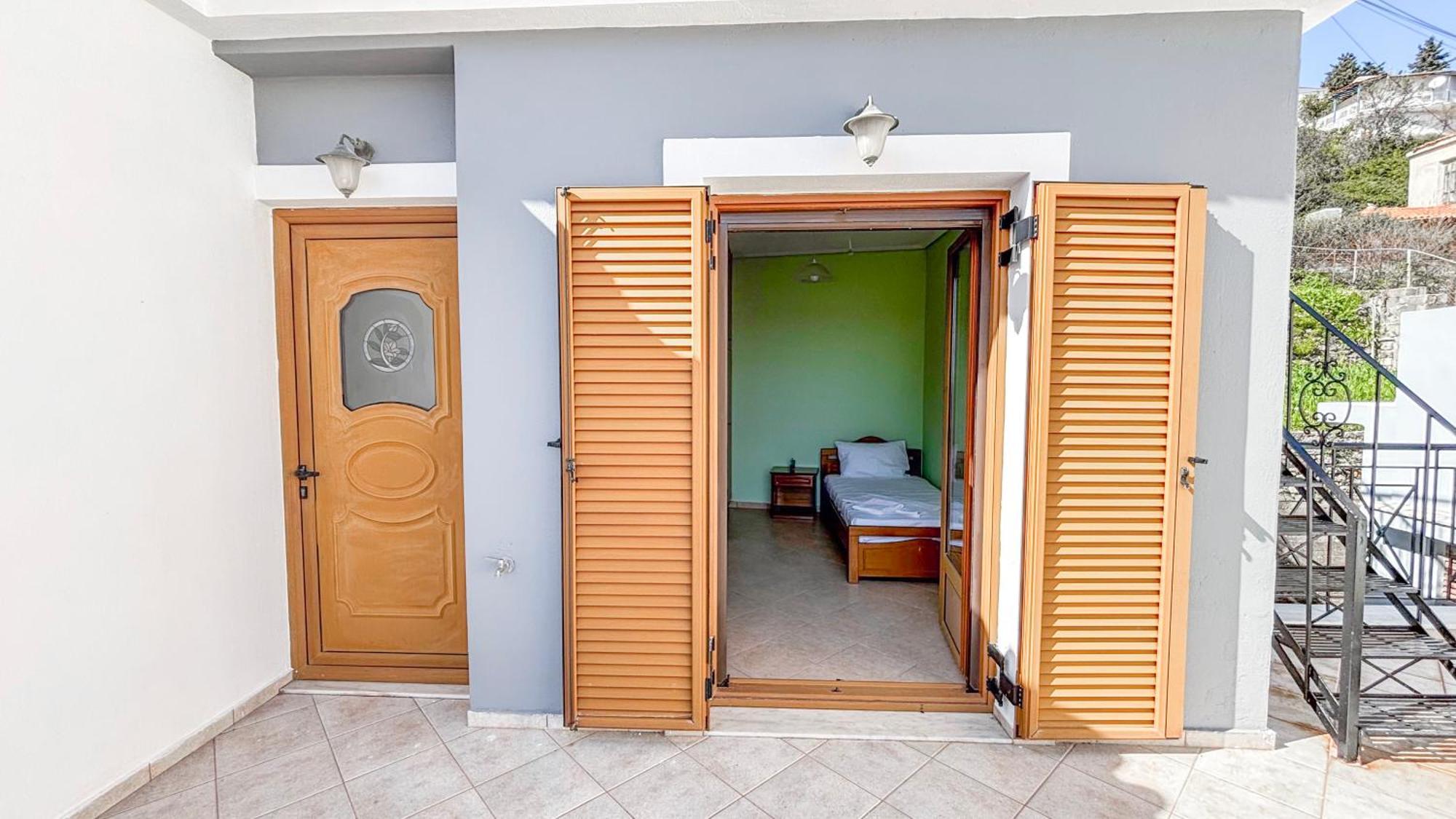 Holiday home Ouranias House *